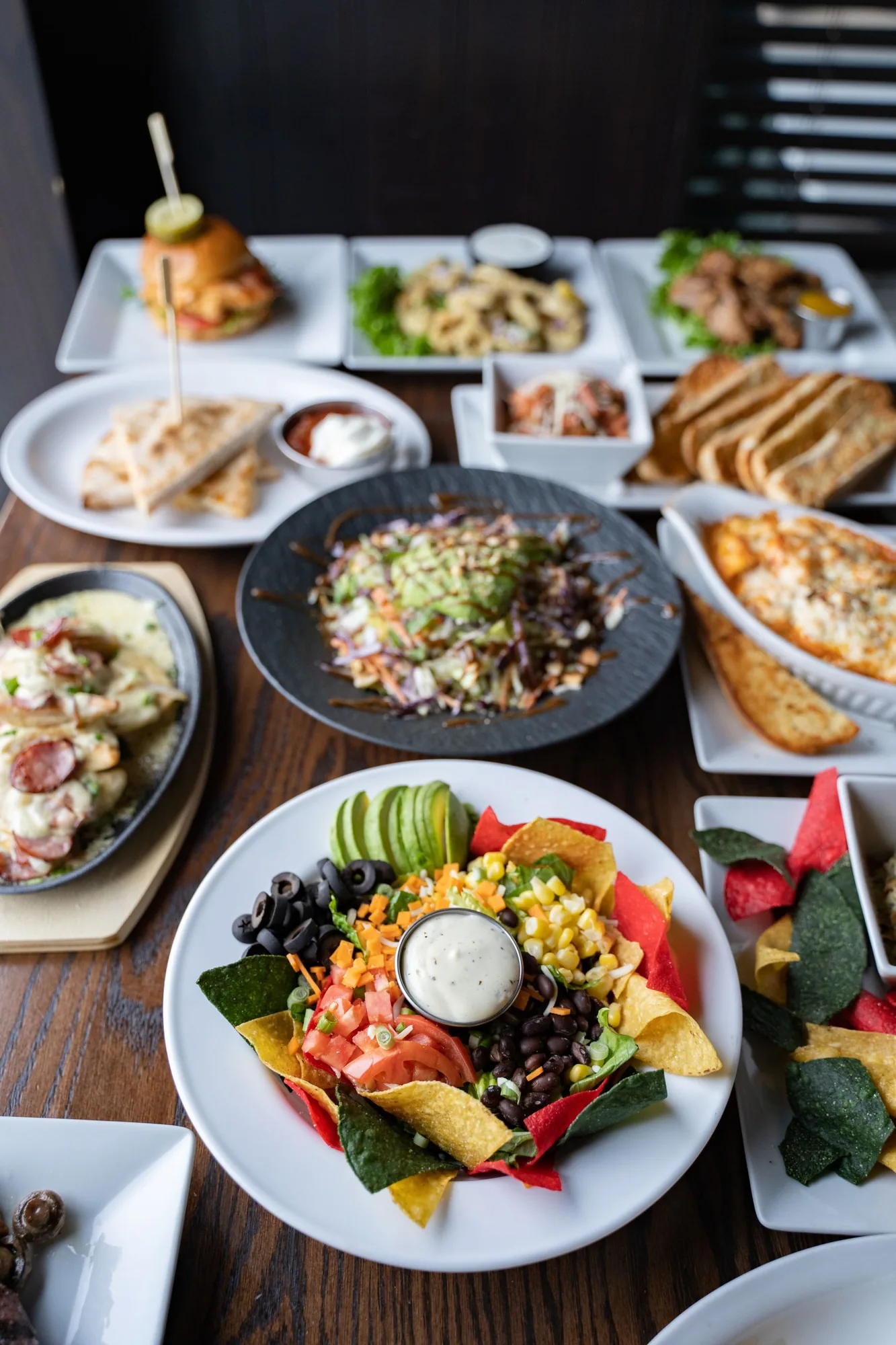 Et udvalg af mindre serveringer viser mulighederne i et small plates-koncept